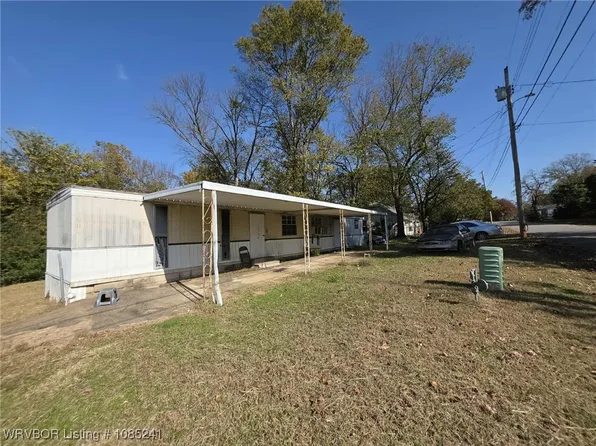 313 E Brown St, Paris, AR 72855