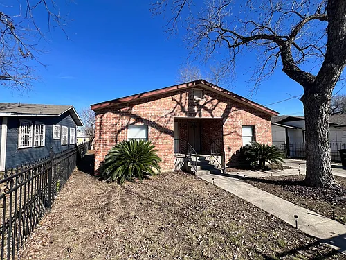 807 E Southcross Blvd Photo 1