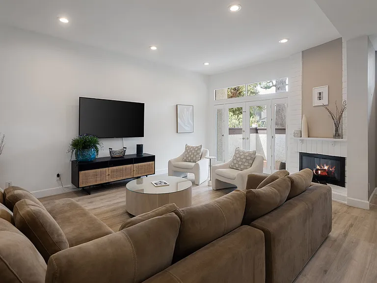 17165 Palisades Cir — Photo 6