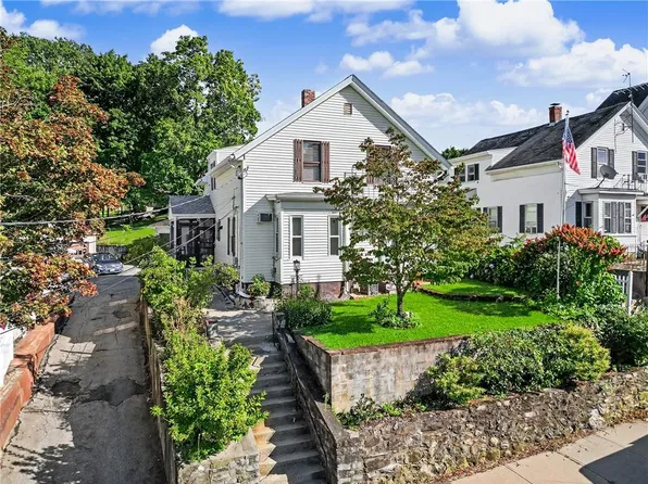 66 Cottage St, Woonsocket, RI 02895