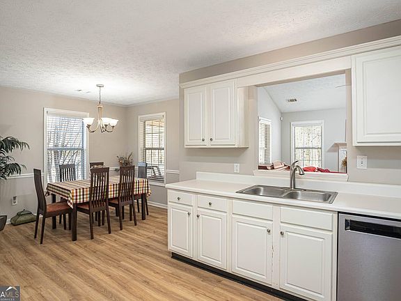 5th image of 170 Belmont Cir