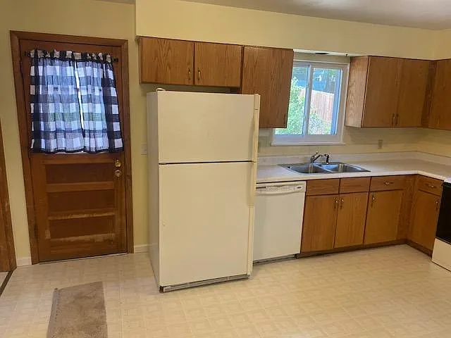 821 Evans Ave — Photo 5