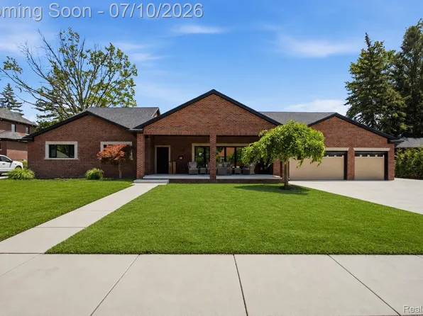 600 Woodcrest Dr, Dearborn, MI 48124
