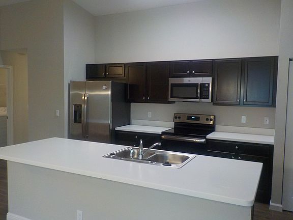 4th image of 418 SW Fields Ave