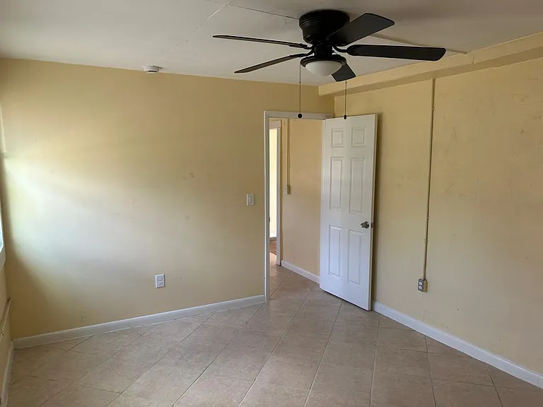 371 Banyan Ave — Photo 6