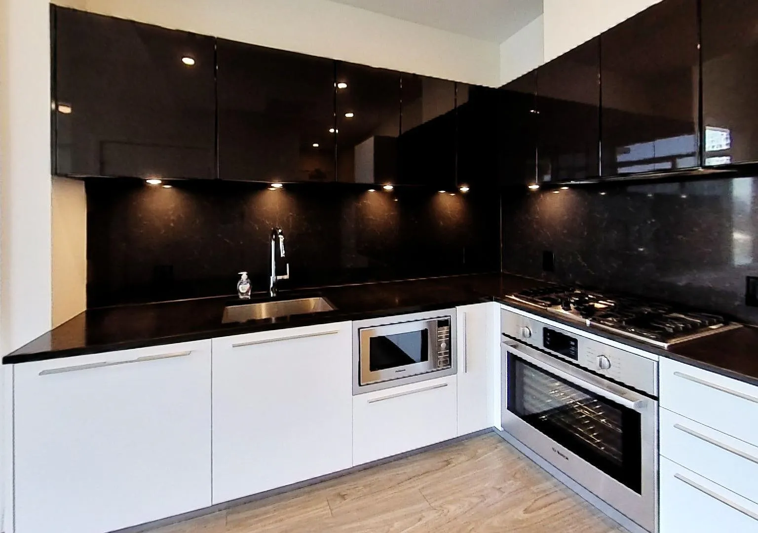 2 bed, 700 sqft, $2,800 — Photo 1
