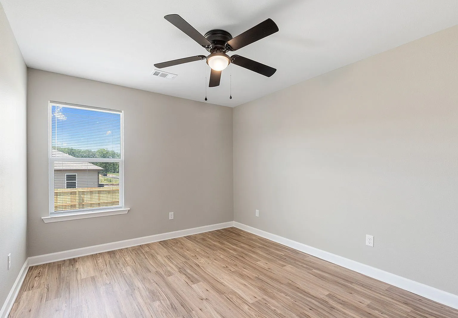 628 Timberline Rd — Photo 4