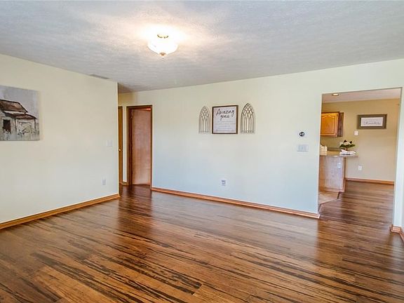 2nd image of 750 Birchwood Dr