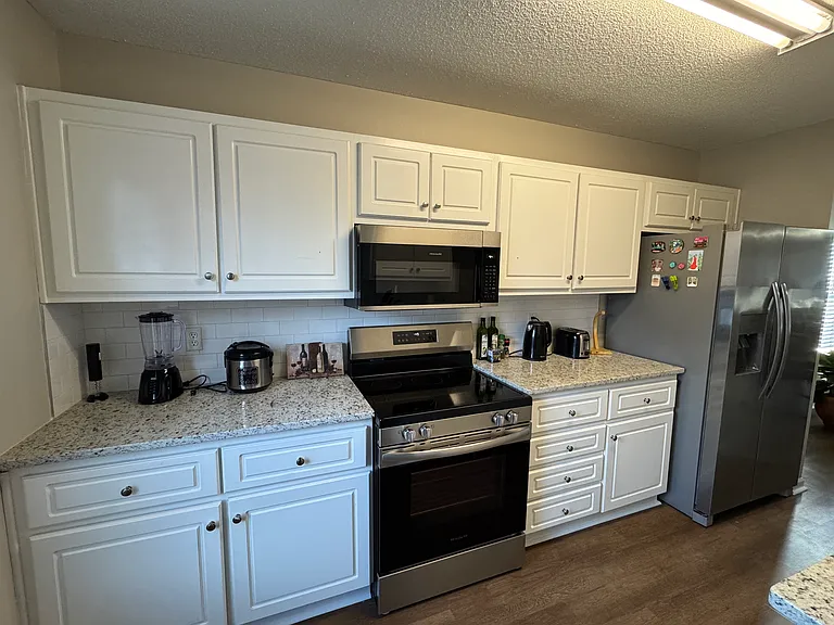 8 Hampton Oaks Pl — Photo 2
