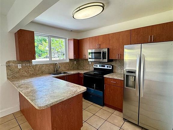 2nd image of 537 NW 44th Ave #2