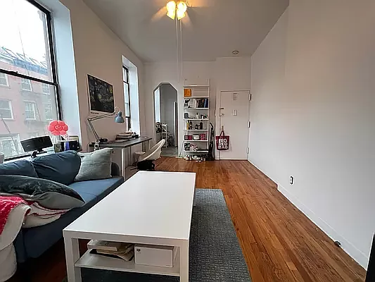 Rented by SERHANT. | media 1
