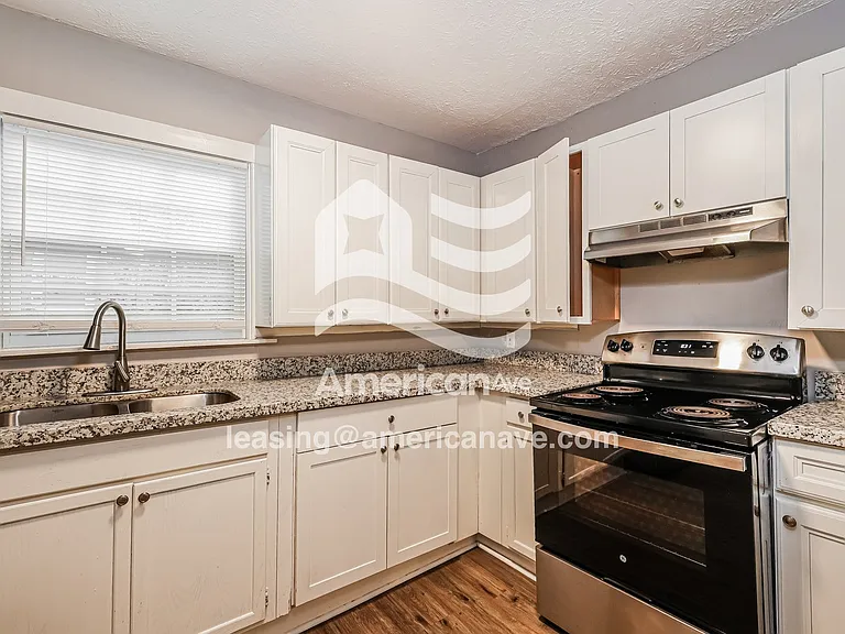 1854422_008_kitchen_8.jpg