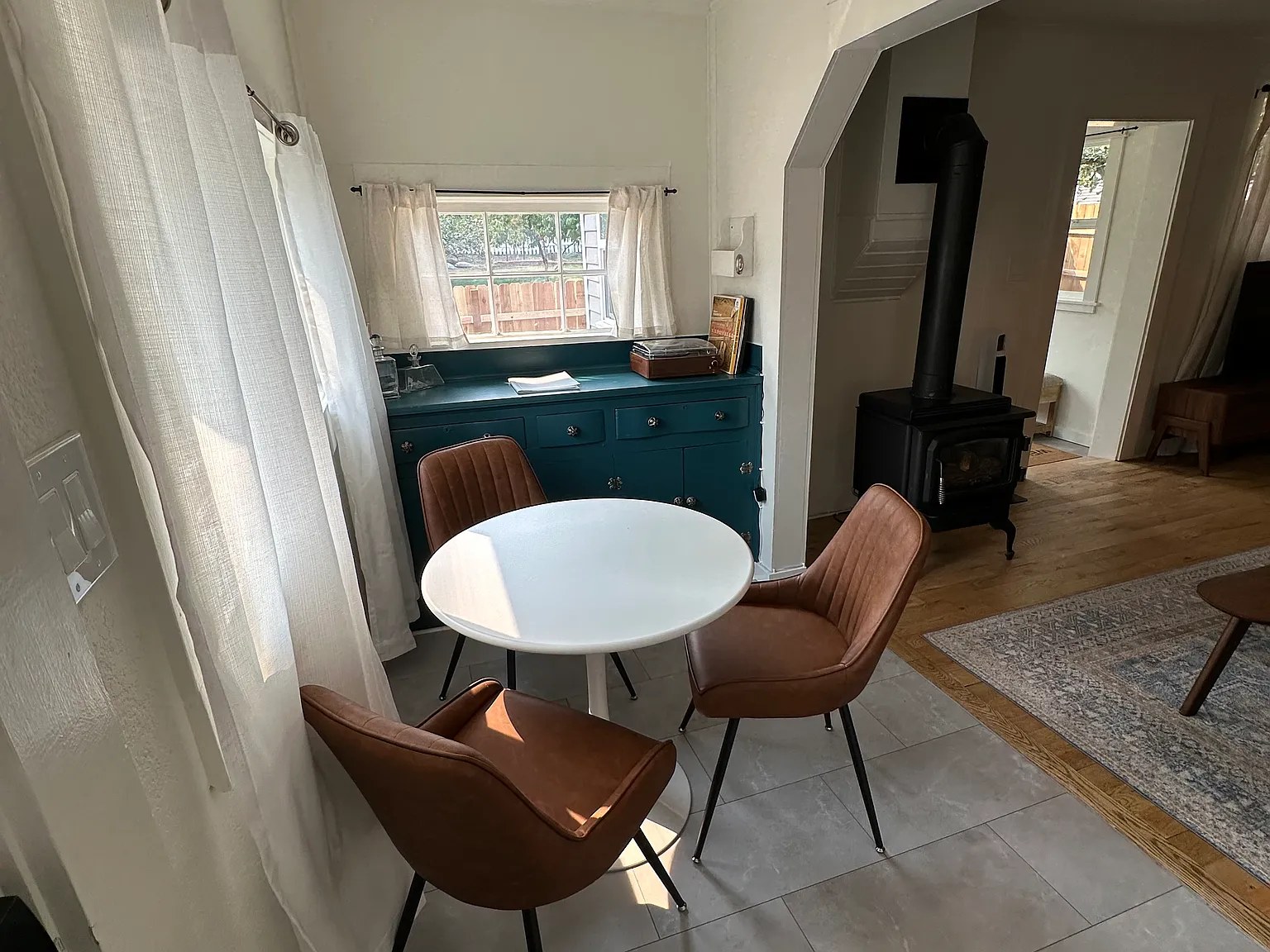 2 bed, 748 sqft, $2,300 — Photo 2