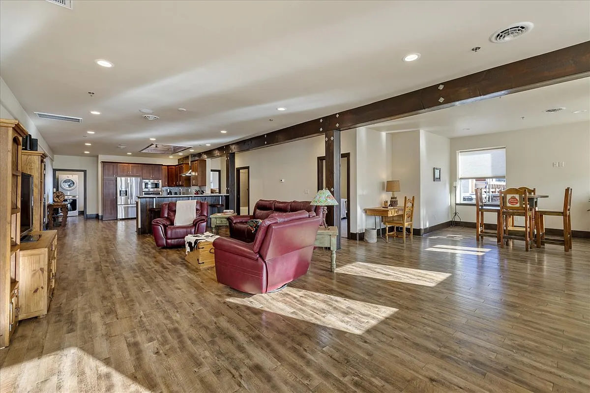 2 bed, 1900 sqft, $2,600 — Photo 1