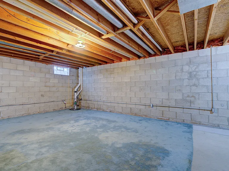 S79W17090 Pamela Ct — Photo 37
