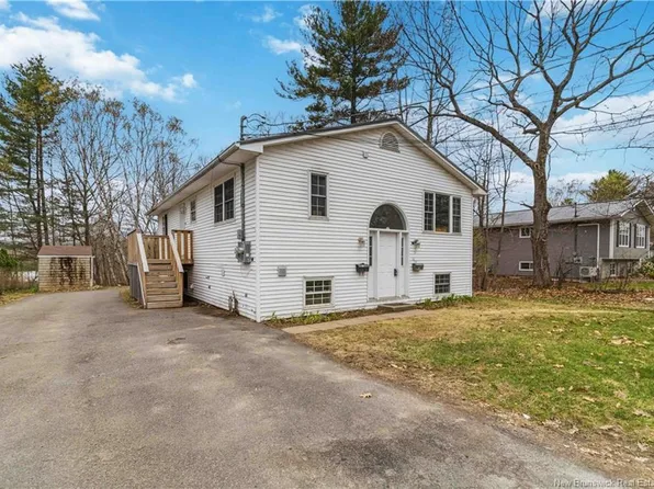 154 Sunset Dr, Fredericton, NB E3A 1A3