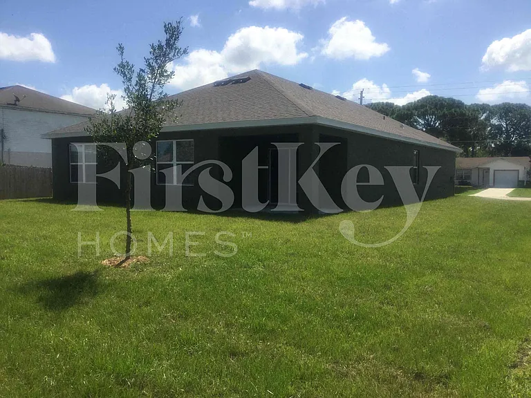 407 SW Lakehurst Dr — Photo 20