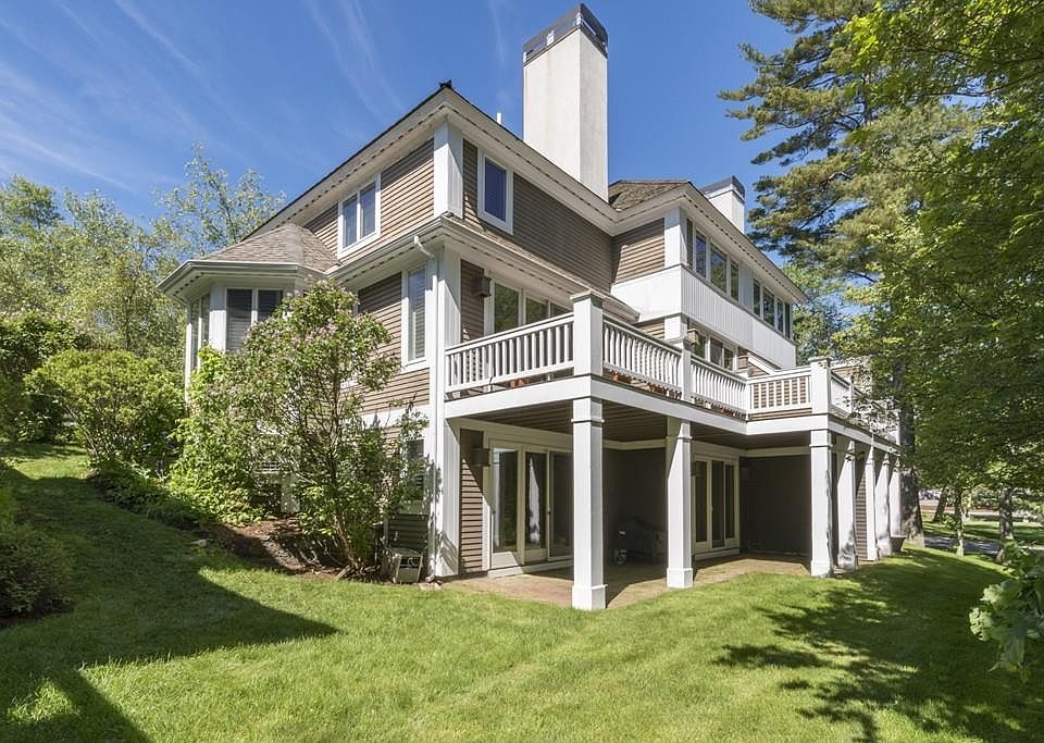 1st image of 4 Highwood Ln