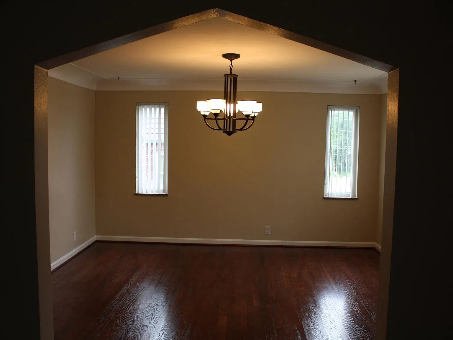 3 bed, 1960 sqft, $1,950 — Photo 4