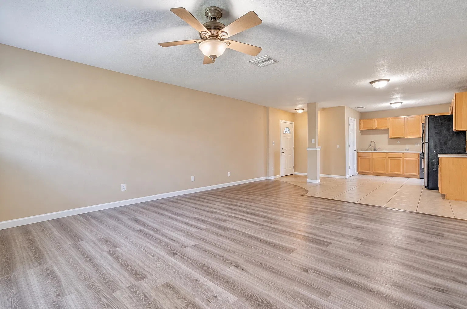 3 bed, 1300 sqft, $2,500 — Photo 3