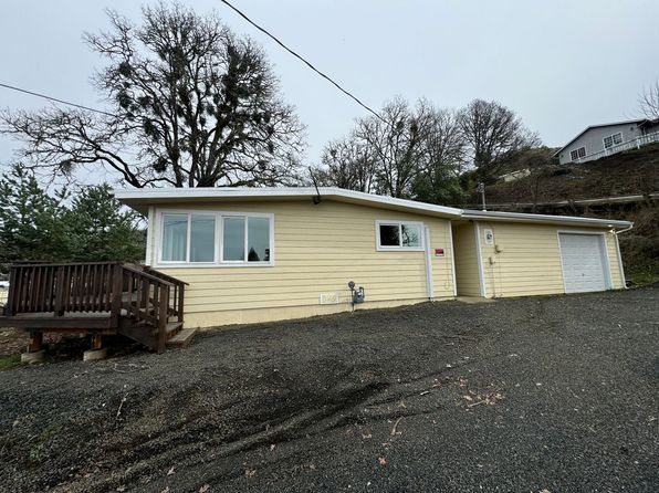 553 NE West Ave
