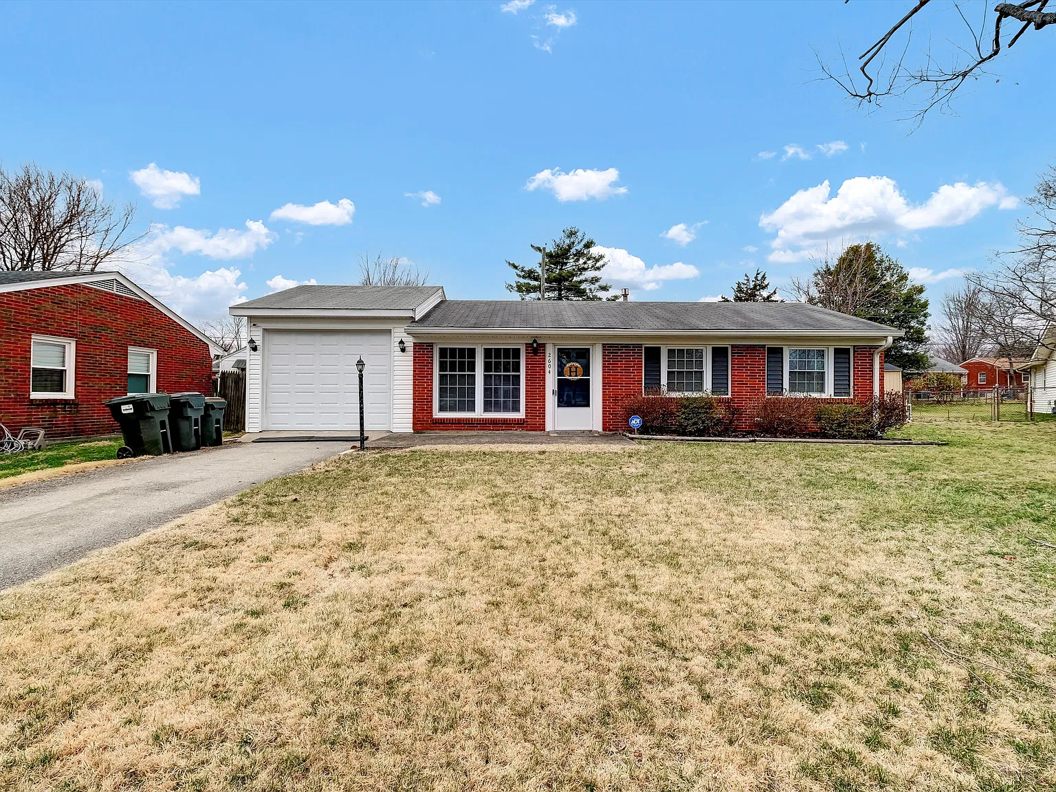 3 bed, 925 sqft, $2,000 — Photo 1