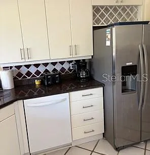 2 bed, 2.0 bath, 2120 sqft, $7,000 — Photo 2