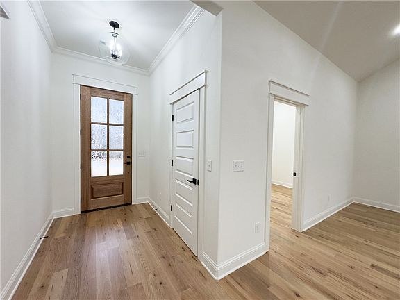 4th image of 34 Allison Dr
