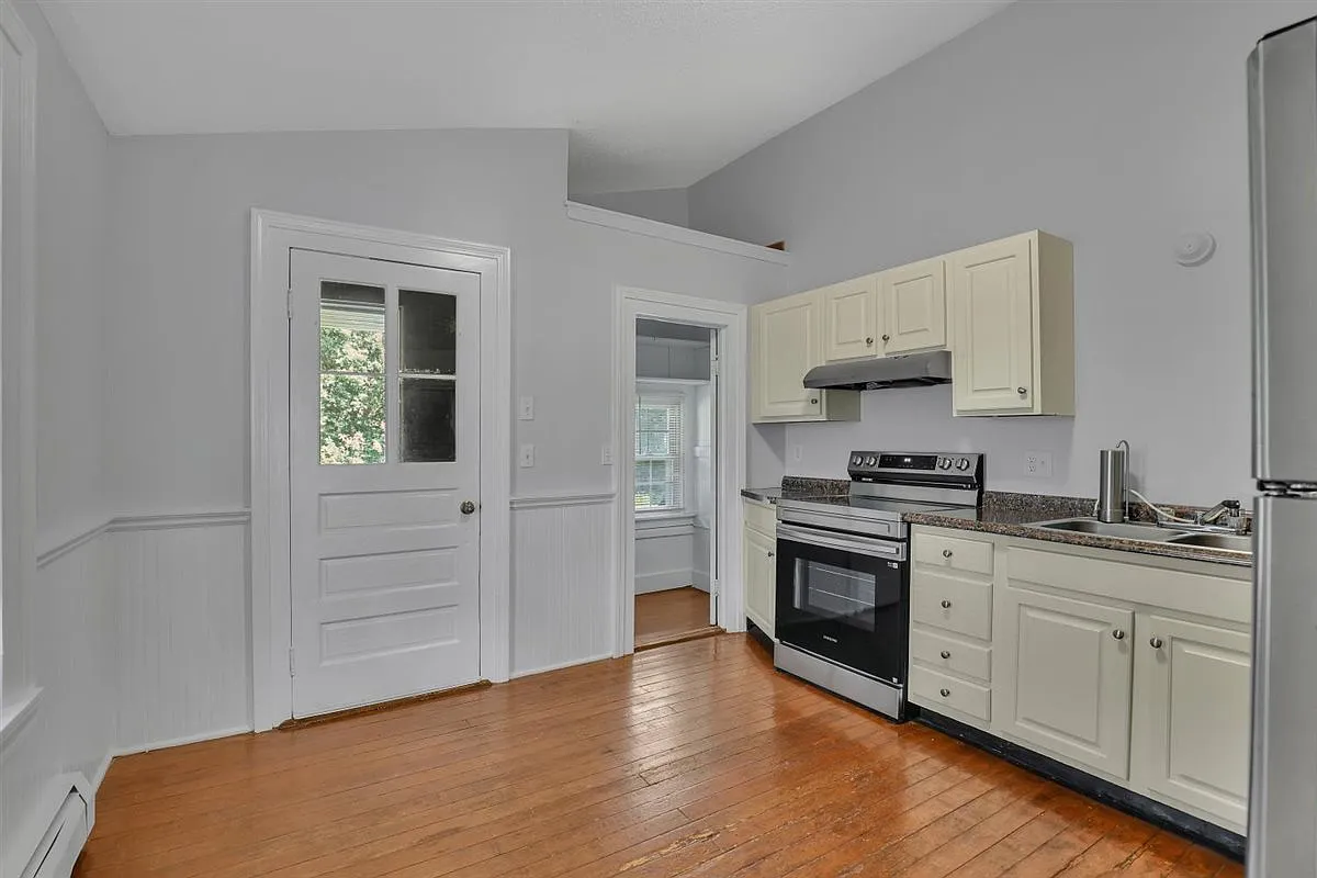 2 bed, 1.5 bath, 1072 sqft, $2,300 — Photo 1