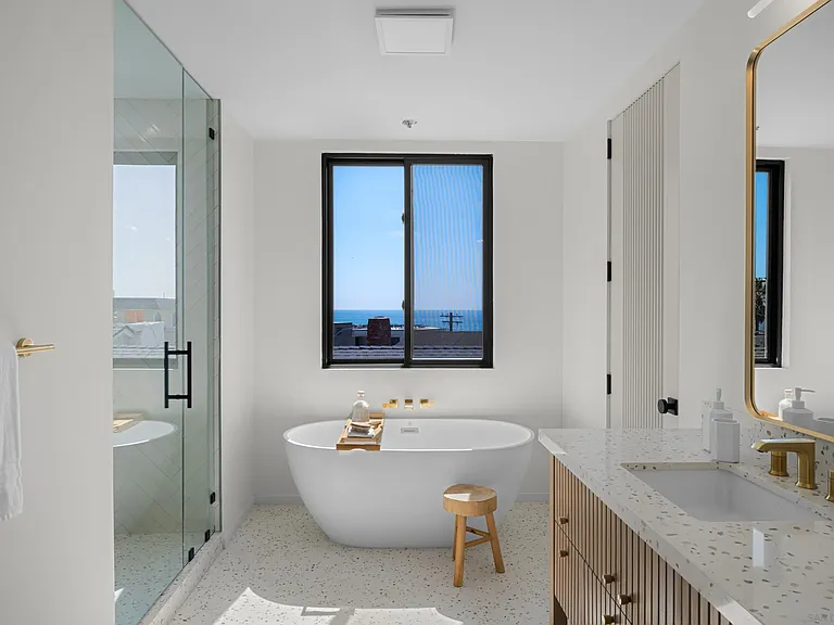246 Playa Del Norte St — Photo 14