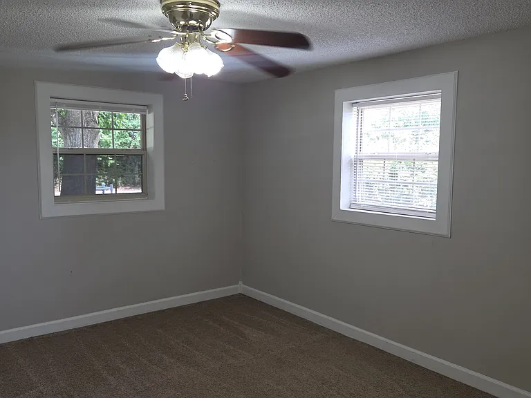 605 S Zion St — Photo 10