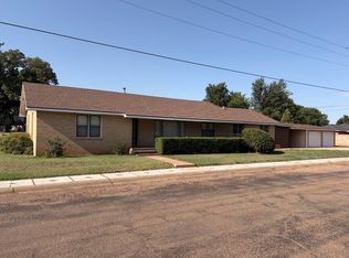 303 Avenue G, Farwell, TX 79325