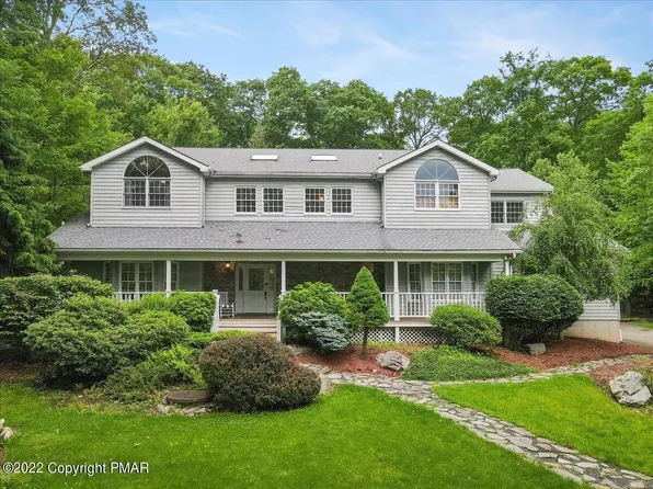 3358 Mountain View Dr, Tannersville, PA 18372