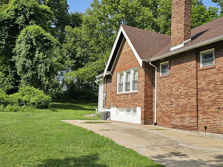 Joseph Ave — Photo 11