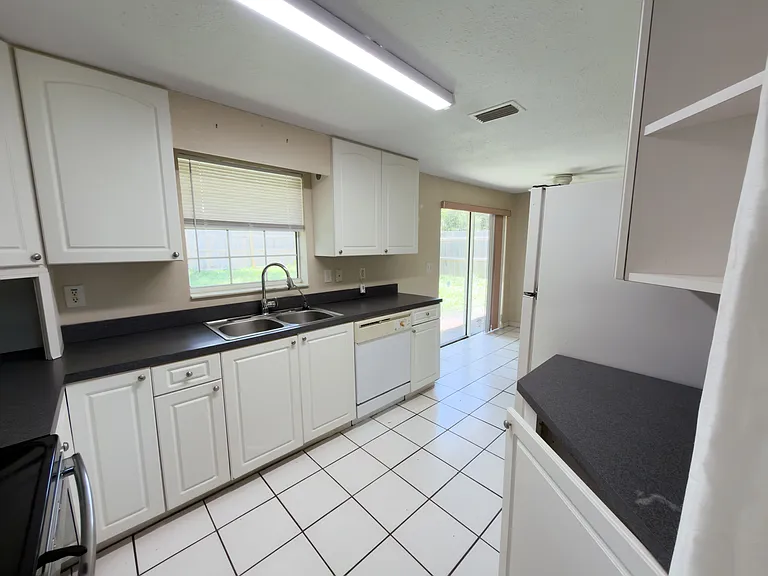 519 Lafayette St — Photo 11