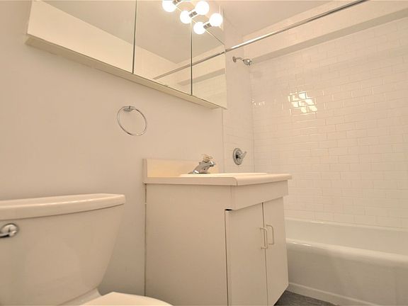 5th image of 330 E 46th St Ph F