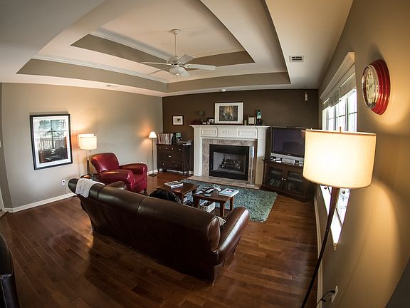 4th image of 10 Brook Forest Ct