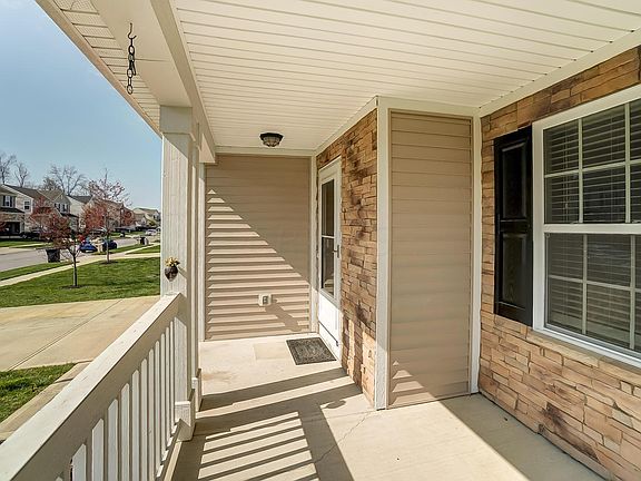 4th image of 585 Saffron Dr