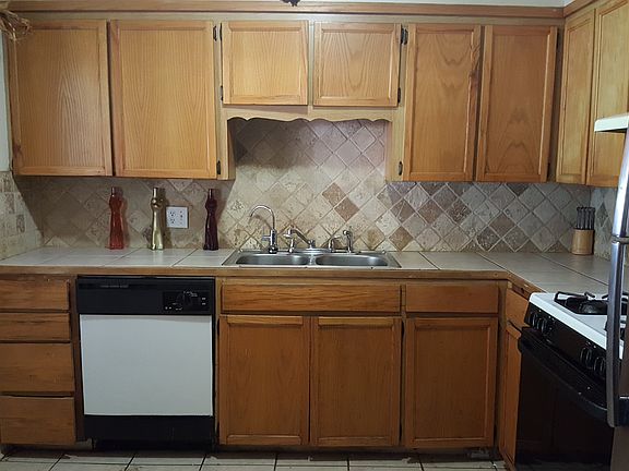 3rd image of 110 Miriam Ln