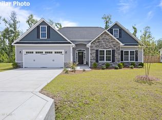 501 Pebble Shore Dr, Sneads Ferry, NC 28460