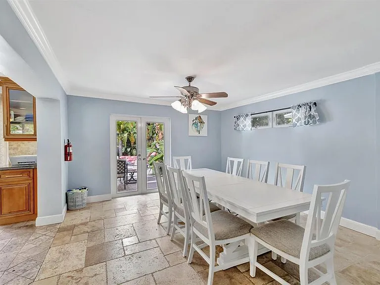 925 NE 25th Ave — Photo 16