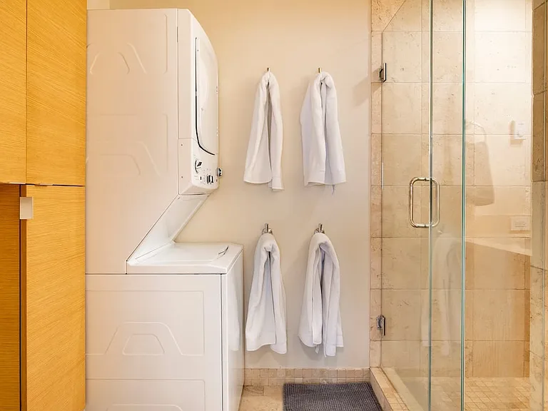 2437 Chamonix Ln — Photo 20