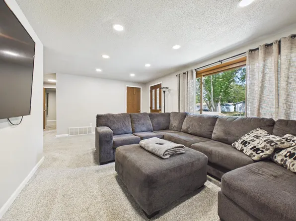 1112 Forest St, Brookings, SD 57006