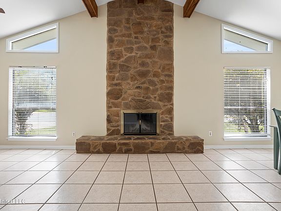 4th image of 124 Lynne Therese Cir