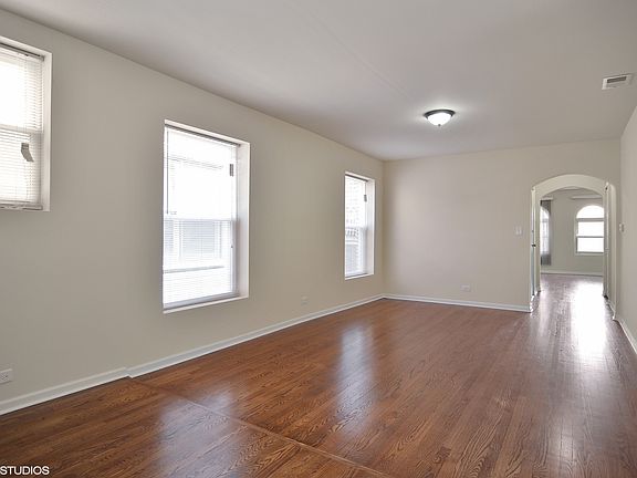 5th image of 6042 N Washtenaw Ave