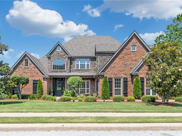 3483 N Briargate Dr, Fayetteville, AR 72703