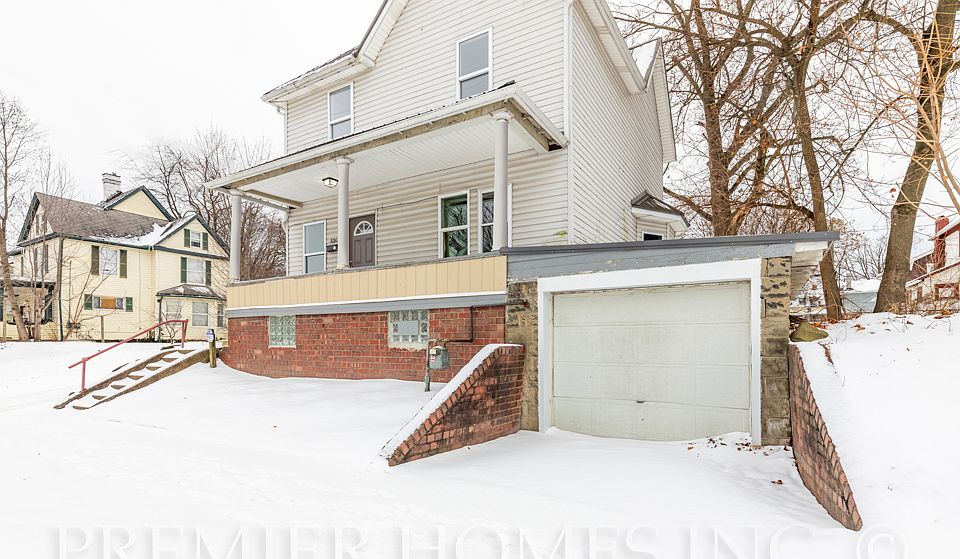 1st image of 830 Troy Pl NW