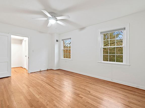 4th image of 1500 S Barton St APT 584
