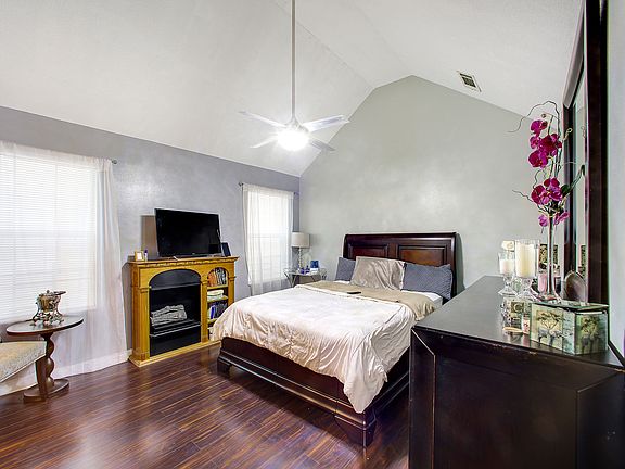 4th image of 732 Hillandale Ln