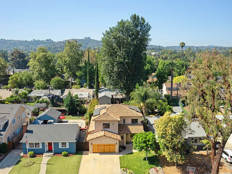 22030 Providencia St — Photo 29
